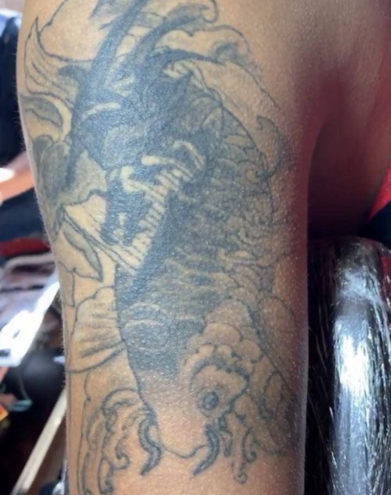 遮盖纹身图片_肩部新传统水彩纹身图案