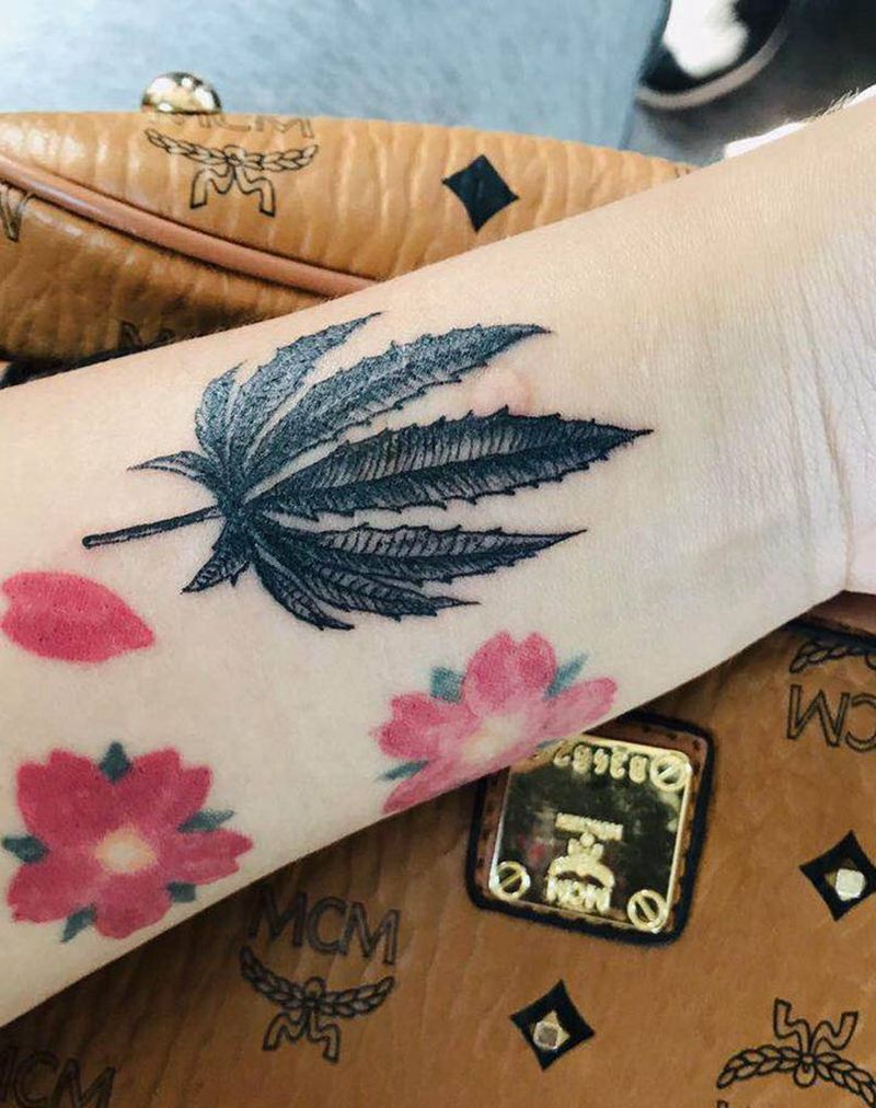 枫叶纹身图片_Old School纹身图案