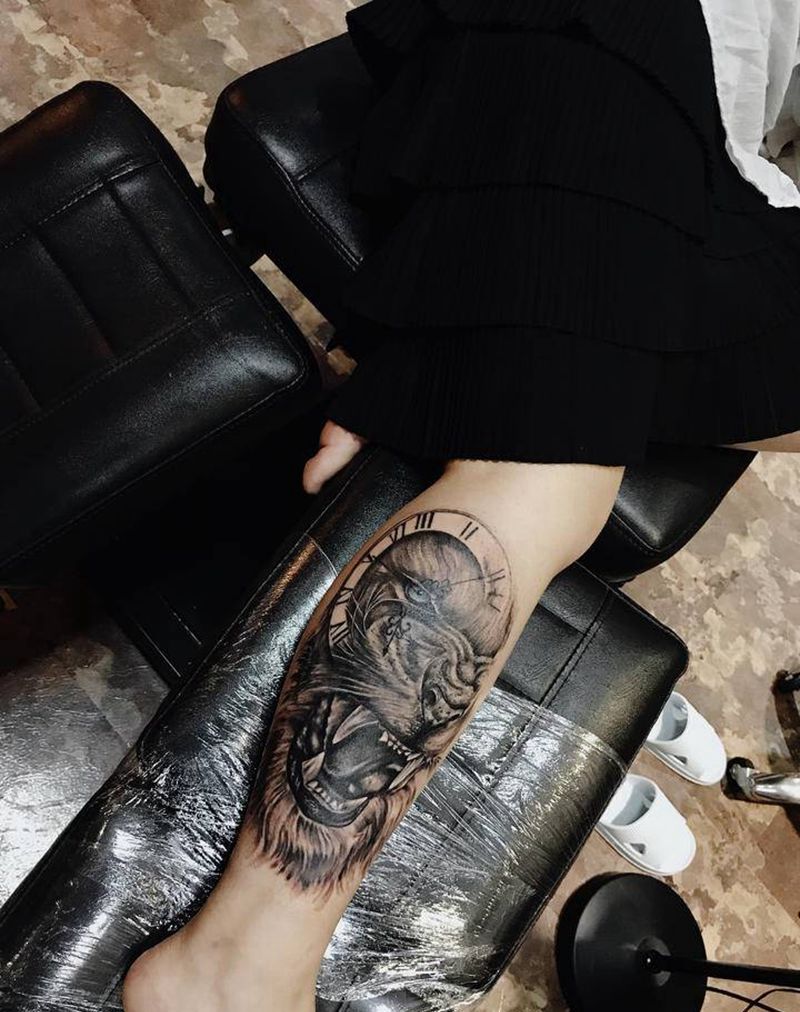 狮子纹身图片_脚部纹身图案