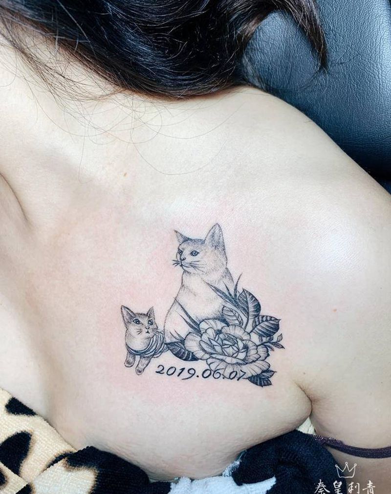 依偎纹身图片_胸部New School欧美写实纹身图案