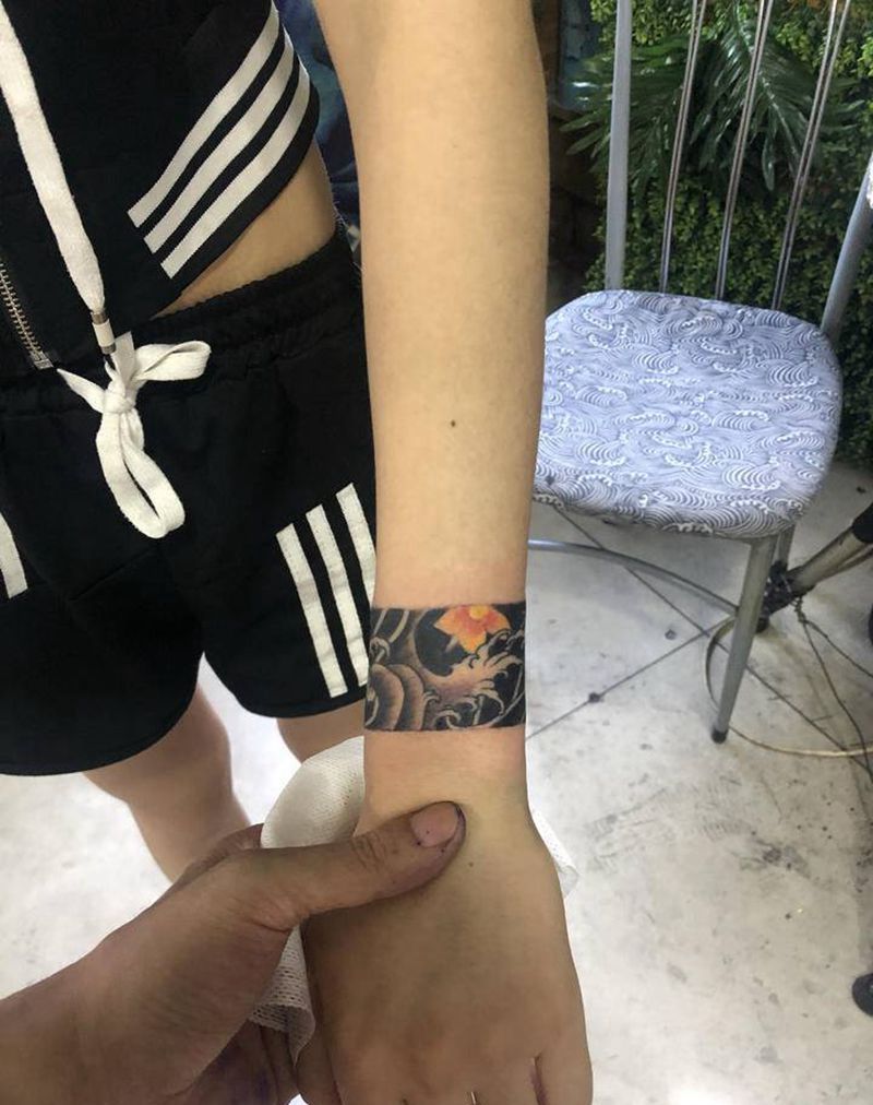 荷花纹身图片_手臂纹身图案