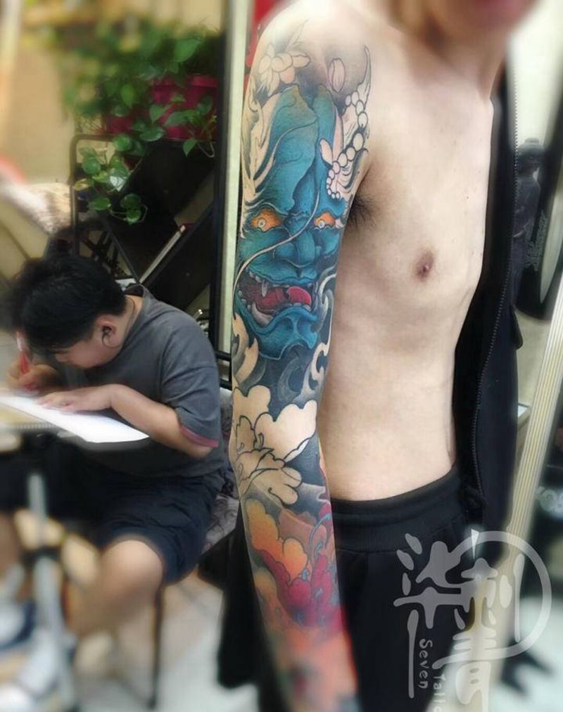 花臂纹身图片_臀部新传统纹身图案