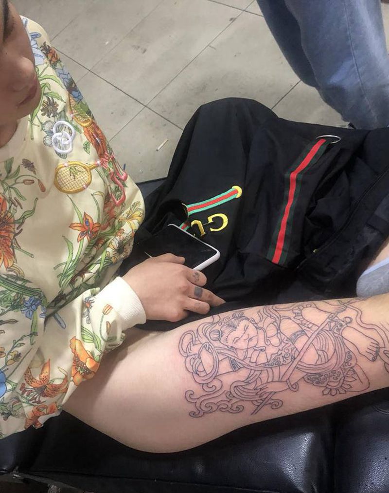 哪吒纹身图片_腿部纹身图案