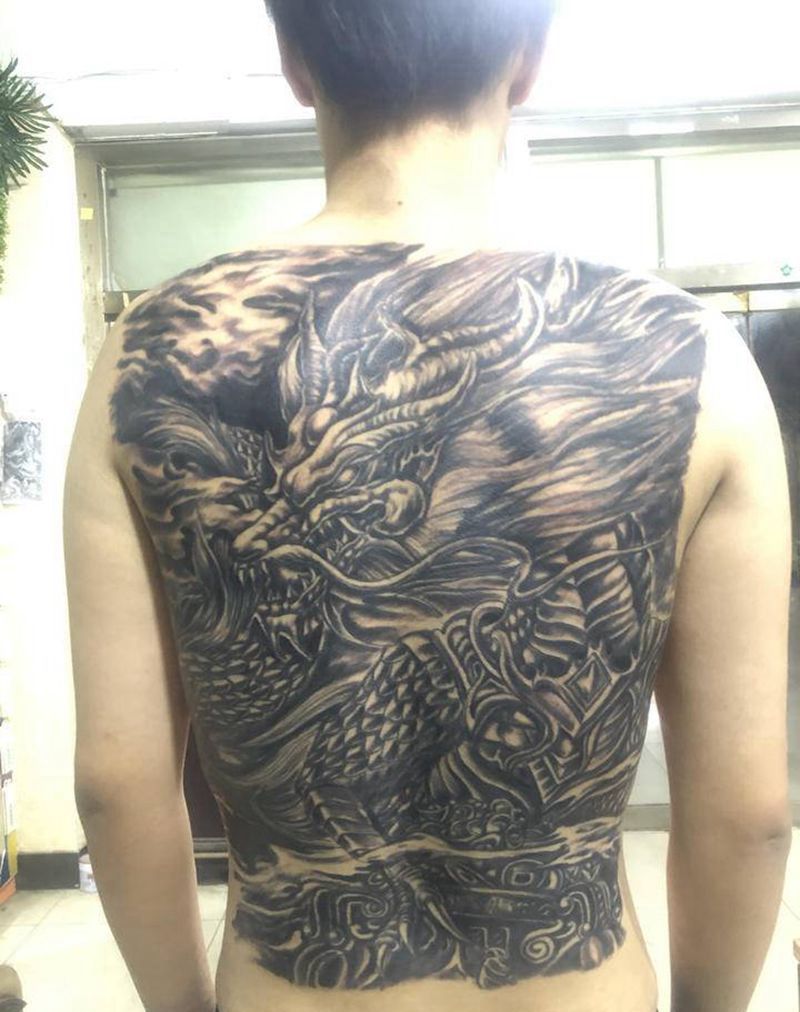 满背纹身图片_背部纹身图案