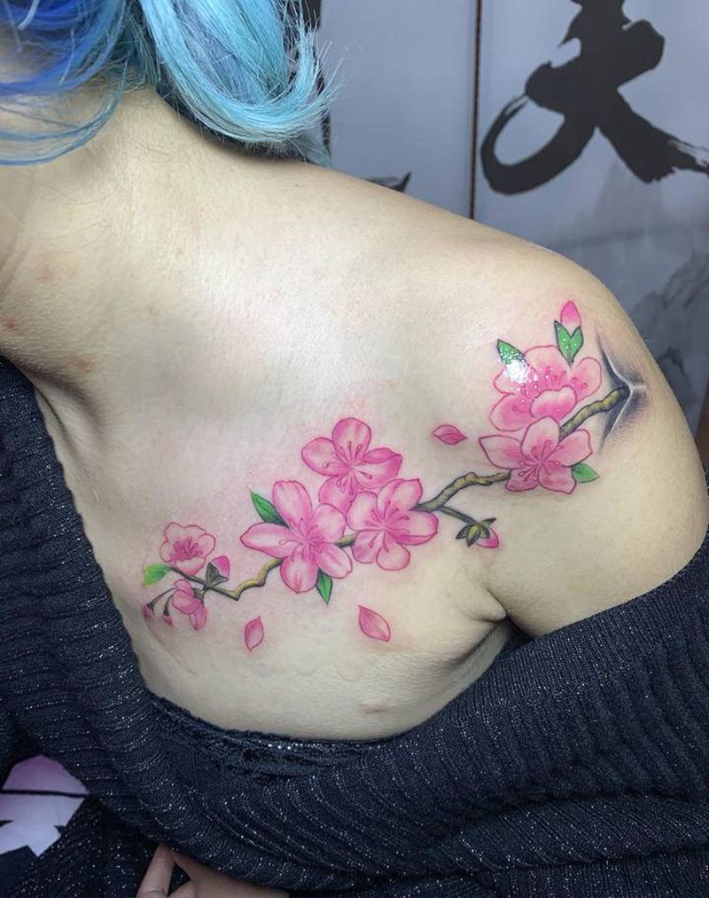 樱花纹身图片_肩部水墨纹身图案