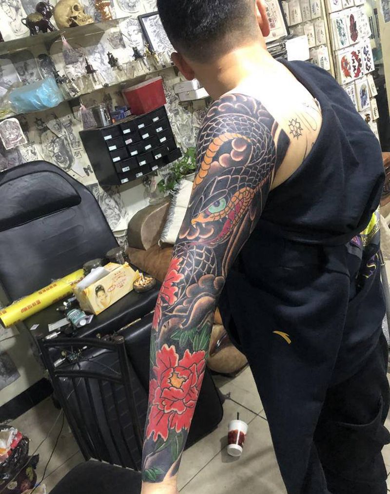 蛇纹身图片_手臂纹身图案