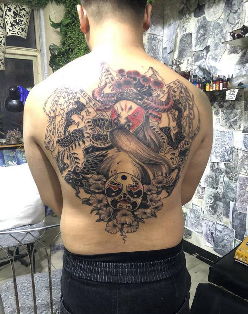 牛纹身图片_背部纹身图案