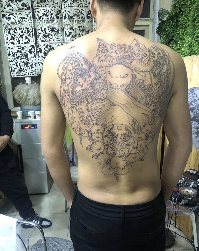 鼠纹身图片_背部纹身图案