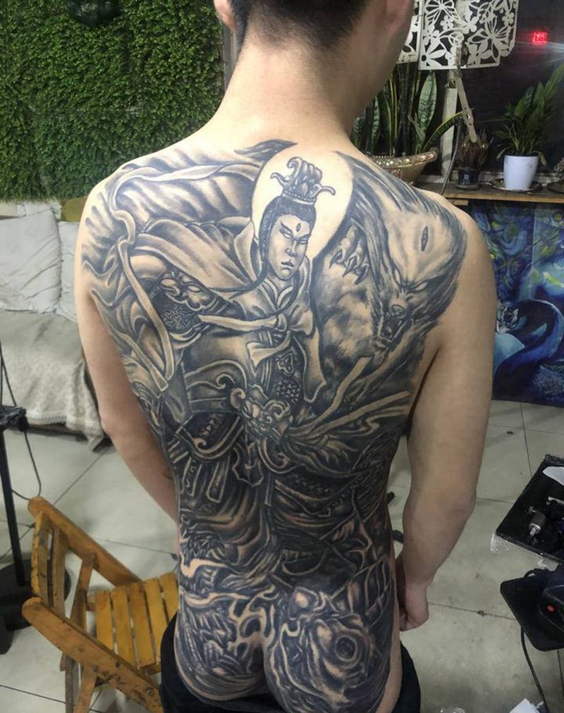 人物纹身图片_背部纹身图案