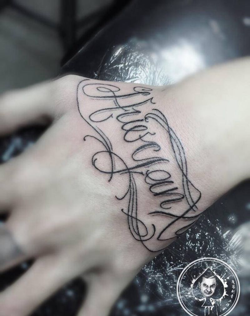 花体字纹身图片_手部纹身图案