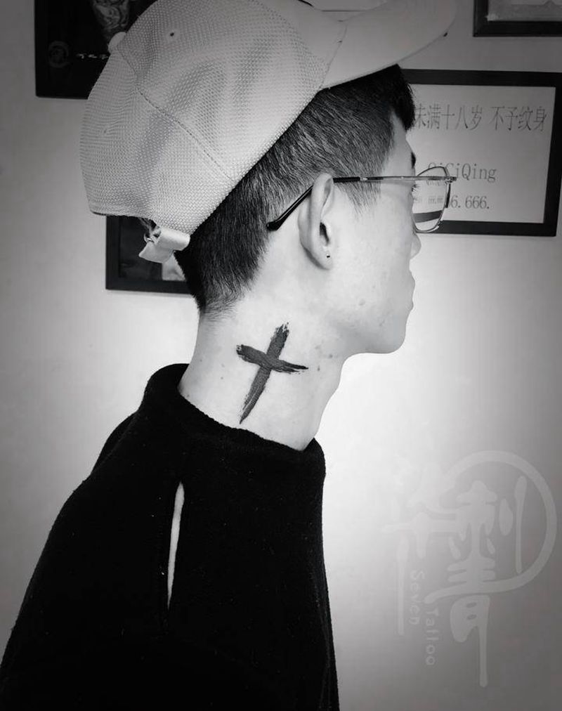 十字纹身图片_颈部手臂纹身图案