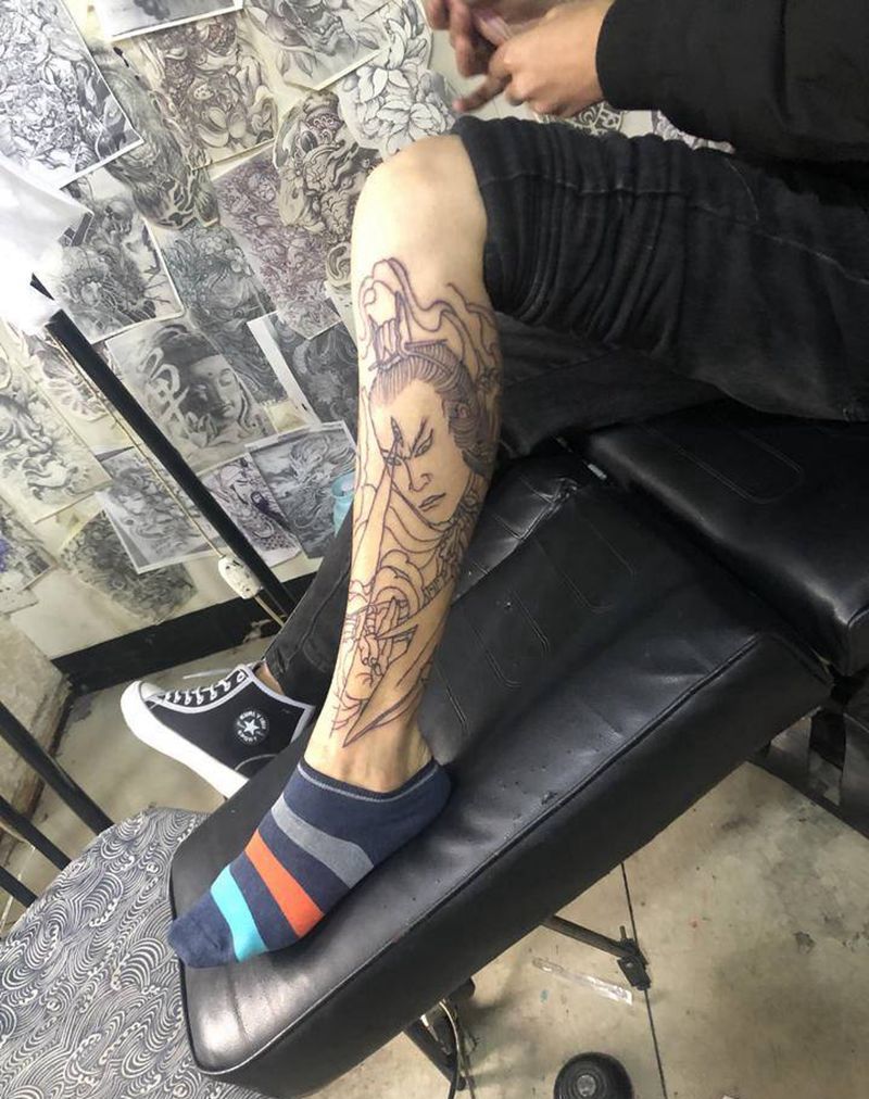 二郎神纹身图片_腿部纹身图案