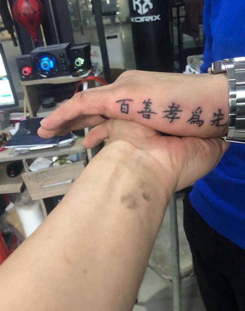 字纹身图片_手部纹身图案