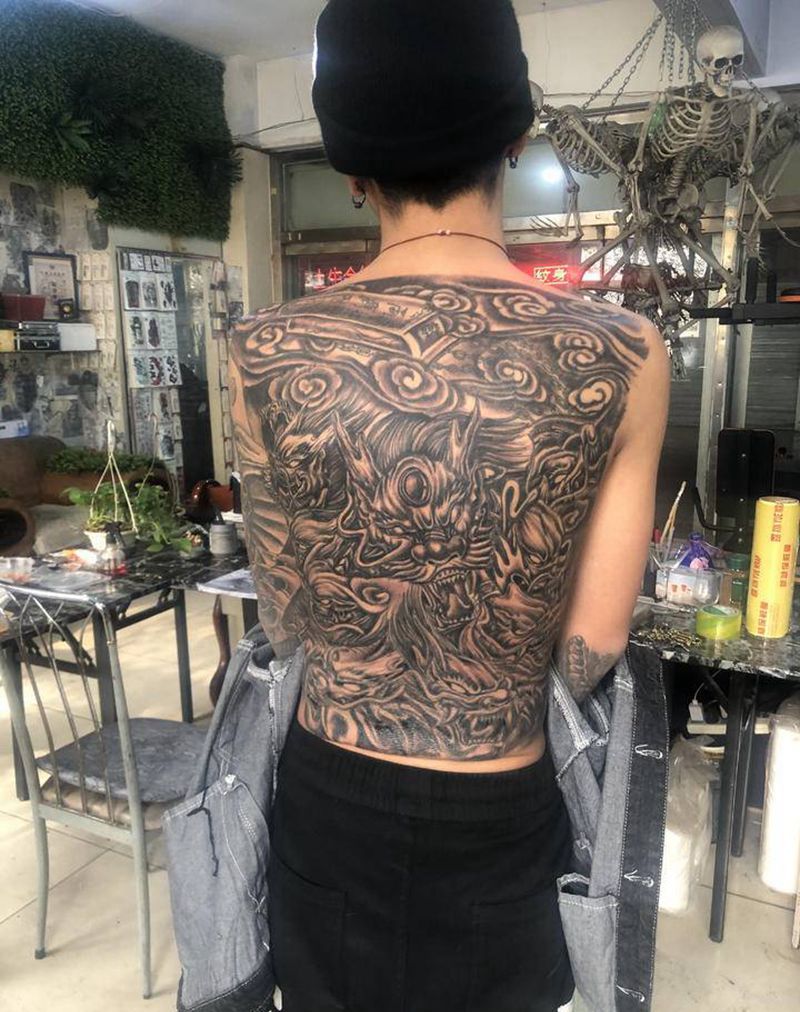 龙纹身图片_背部纹身图案
