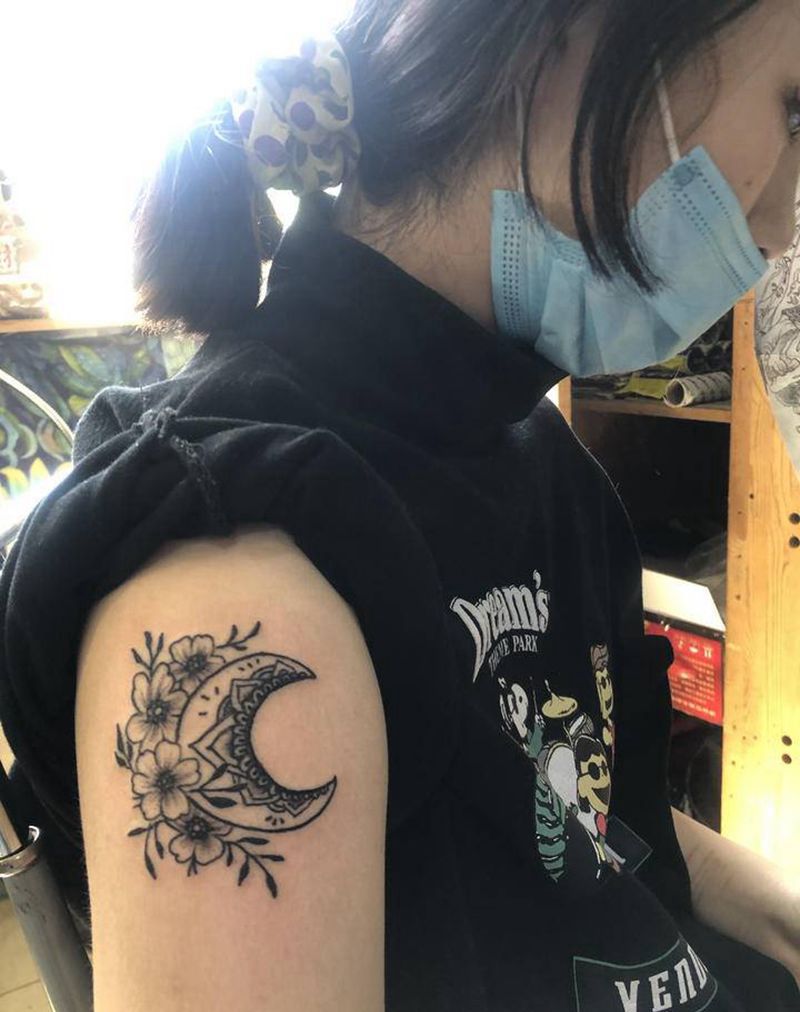 月亮纹身图片_手臂纹身图案