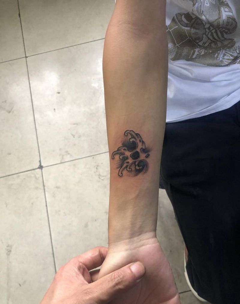 浪花覆盖姓名纹身图片_手臂纹身图案