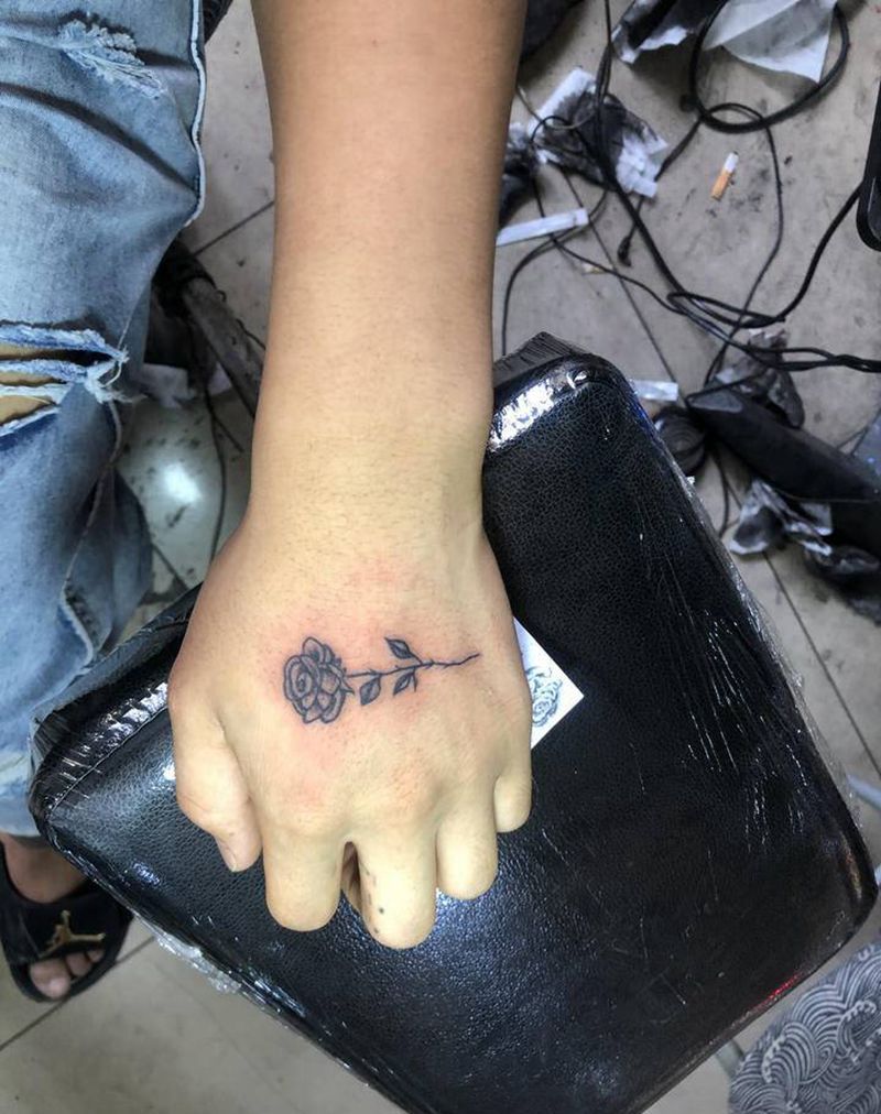 花纹身图片_手部纹身图案