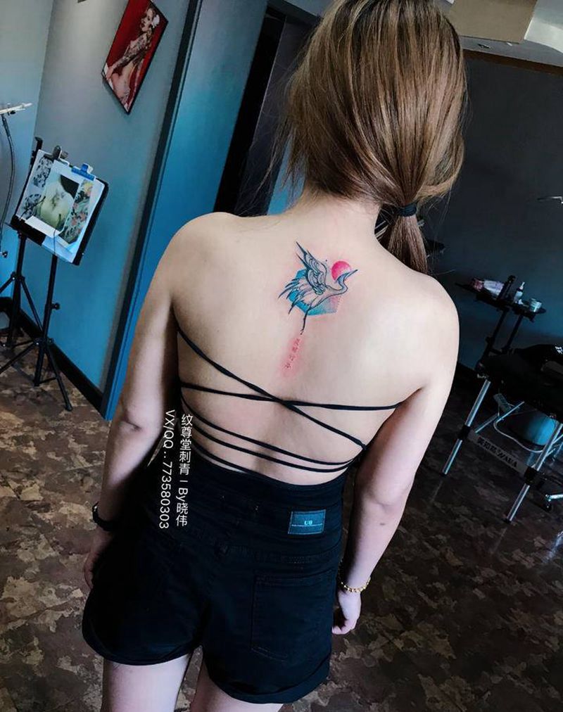 鹤纹身图片_背部水彩纹身图案