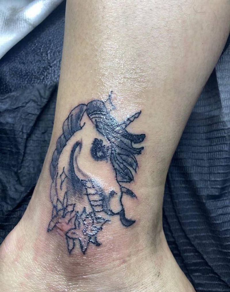 失败纹身遮盖纹身图片_腿部欧美写实水墨纹身图案