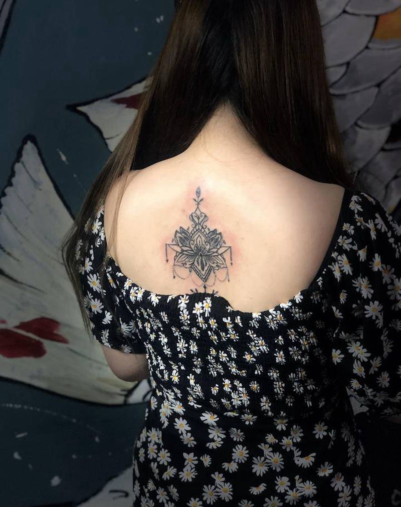 彼岸花纹身图片_背部点刺纹身图案