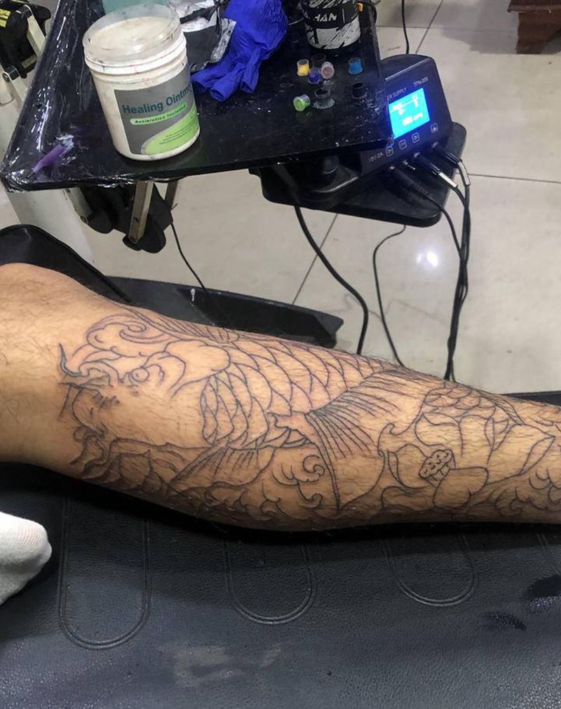 鱼纹身图片_腿部纹身图案