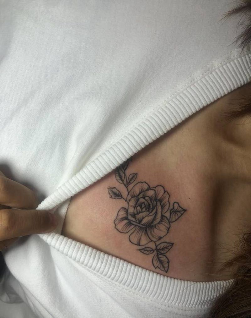 素花纹身图片_胸部纹身图案