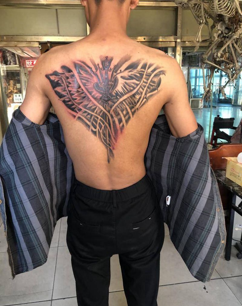 翅膀纹身图片_背部纹身图案