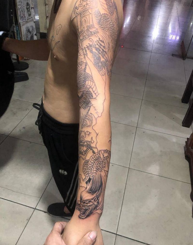 九龙拉棺纹身图片_手臂纹身图案