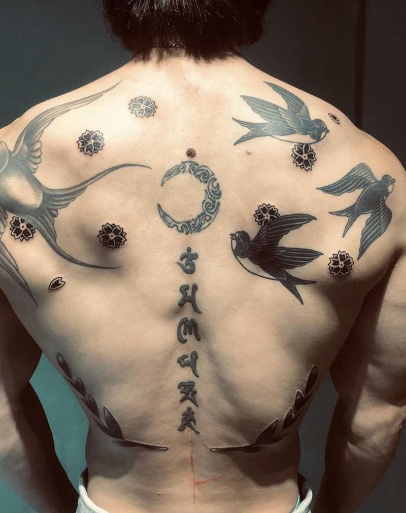 添加樱花纹身图片_背部Old School纹身图案