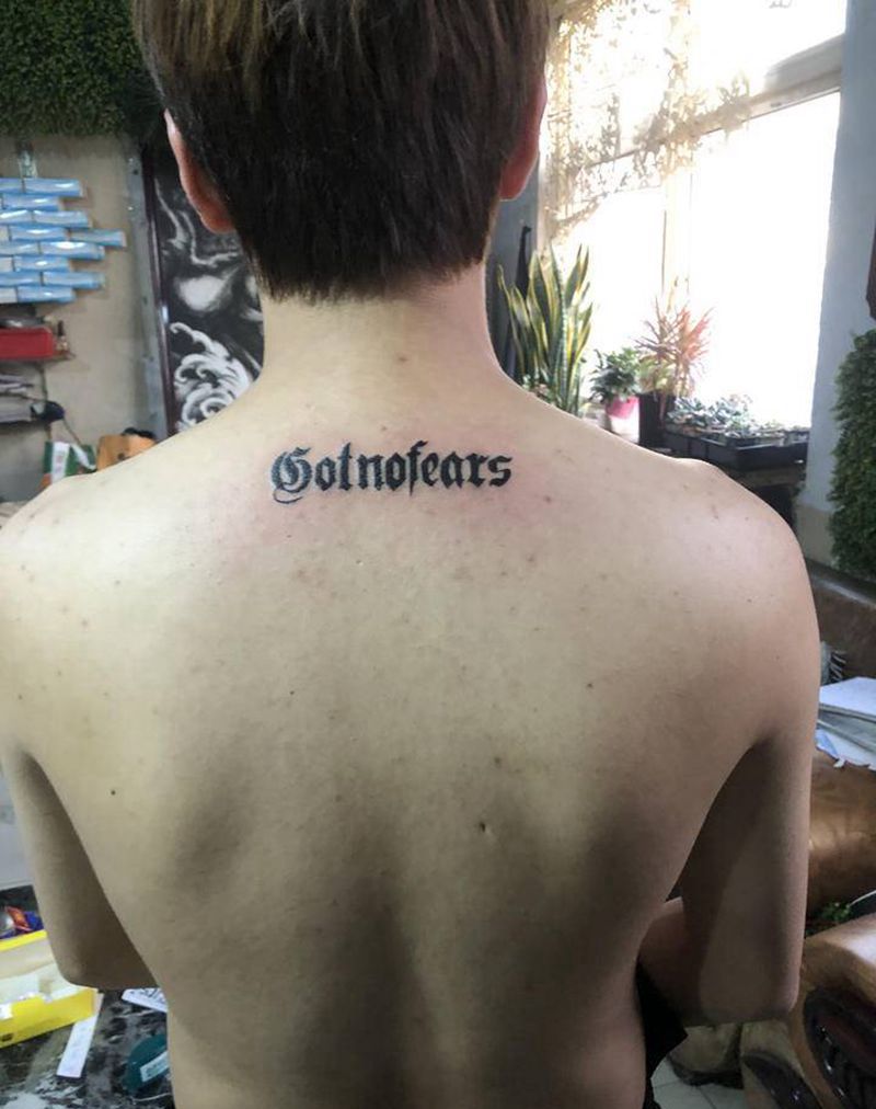 英文纹身图片_颈部纹身图案