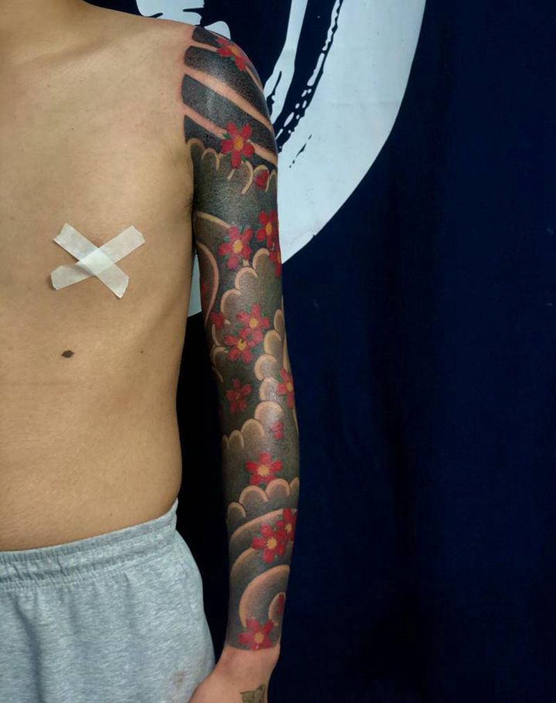 樱花臂纹身图片_手臂老传统纹身图案