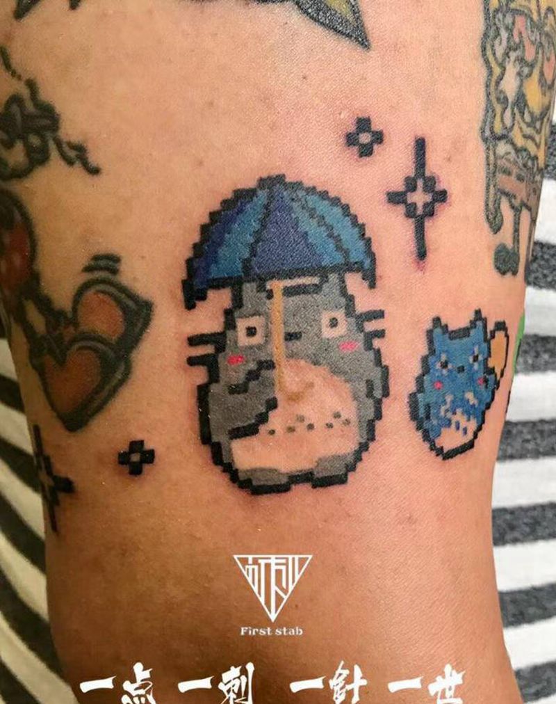 马赛克龙猫纹身图片_手臂纹身图案