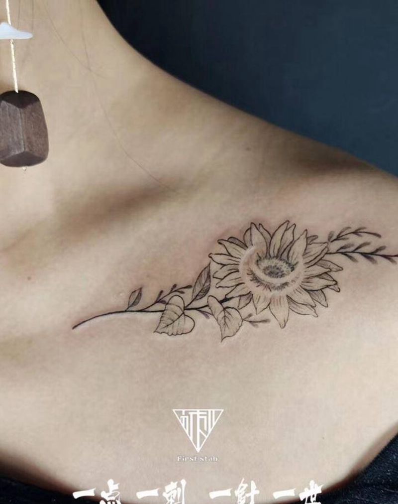 送给自己一朵花纹身图片_肩部纹身图案
