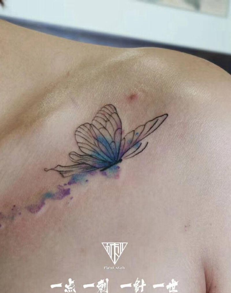 蝶纹身图片_肩部纹身图案