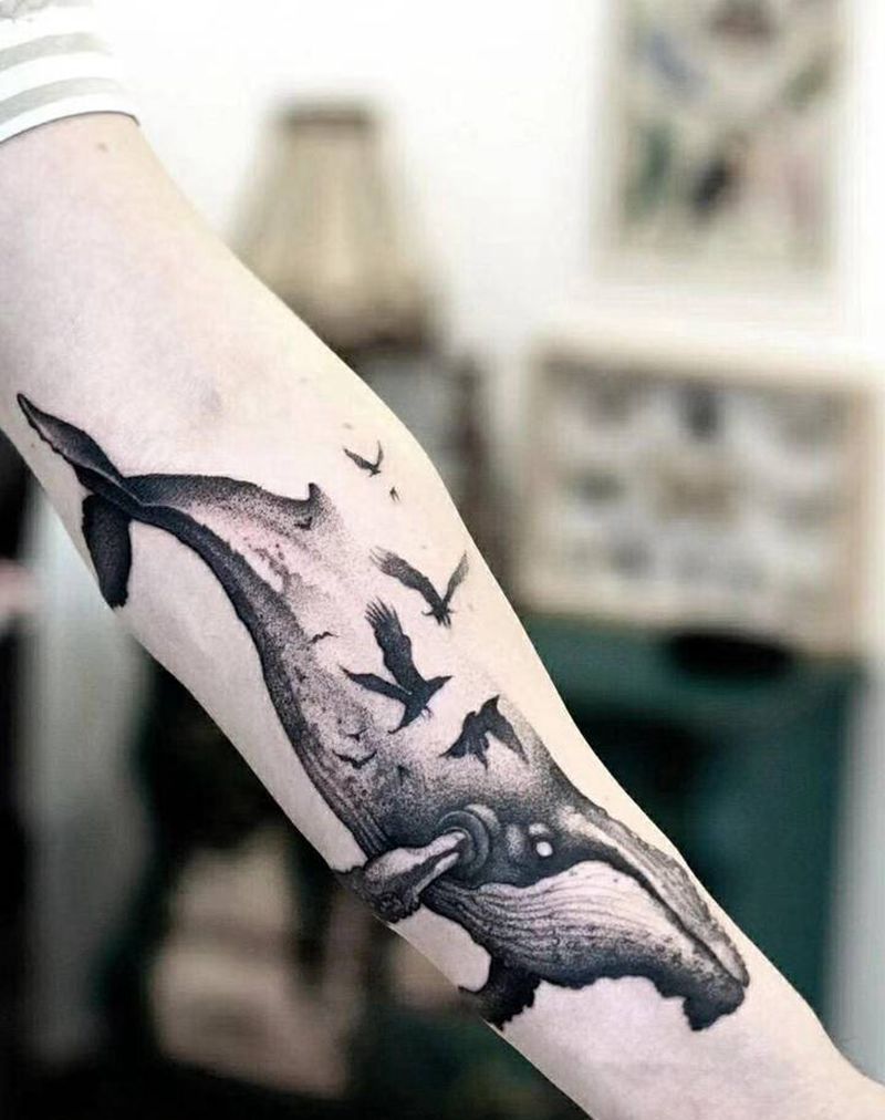 鲸纹身图片_手臂纹身图案