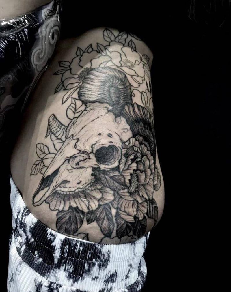 羊头纹身图片_臀部纹身图案