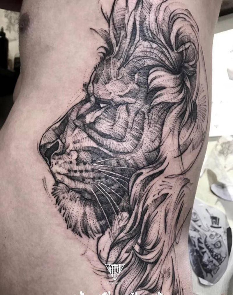 侧腰雄狮纹身图片_腰部纹身图案