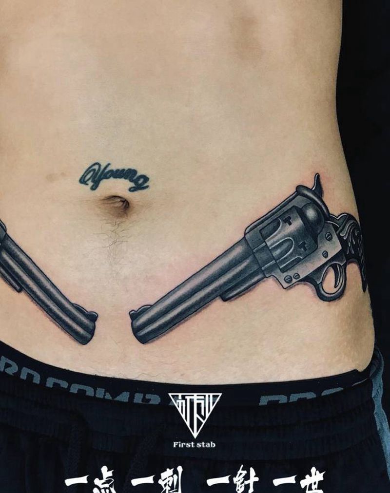 左轮手枪纹身图片_腹部纹身图案