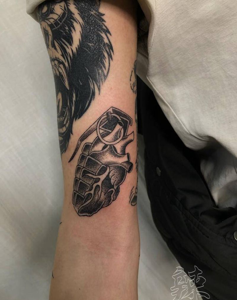 Fire in the  H纹身图片_手臂Old School纹身图案
