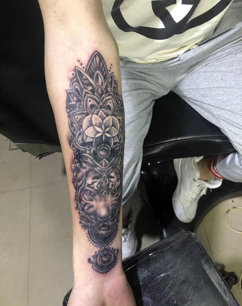 虎纹身图片_手臂纹身图案