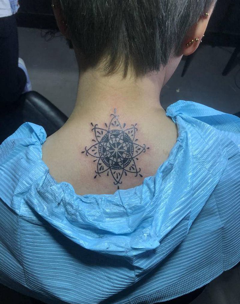 花纹身图片_背部纹身图案