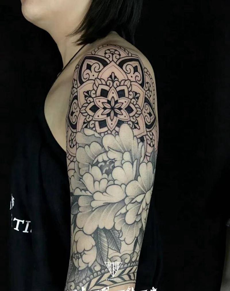 肩头梵花纹身图片_肩部纹身图案