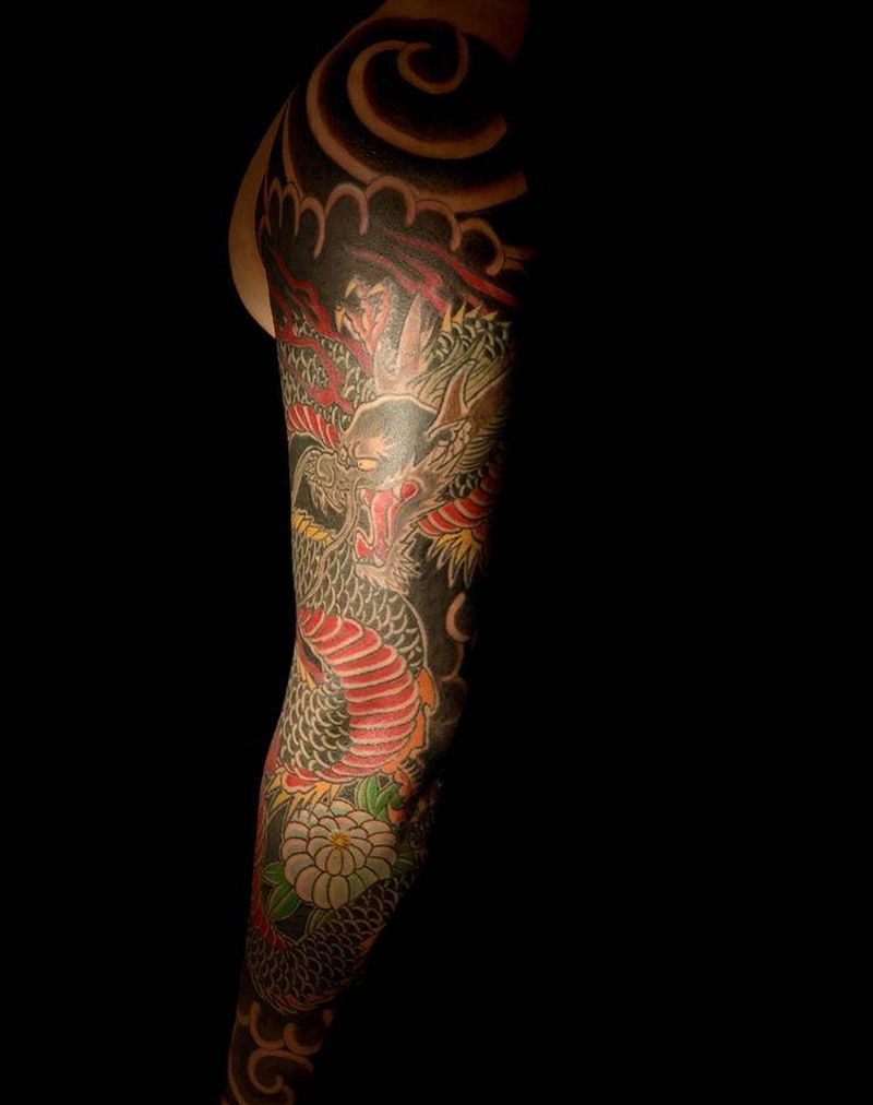 传统龙纹身图片_手臂老传统纹身图案