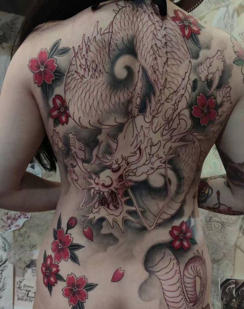 红龙纹身图片_背部纹身图案