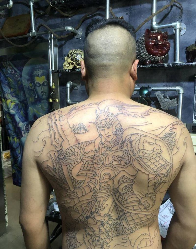 赵云纹身图片_背部纹身图案