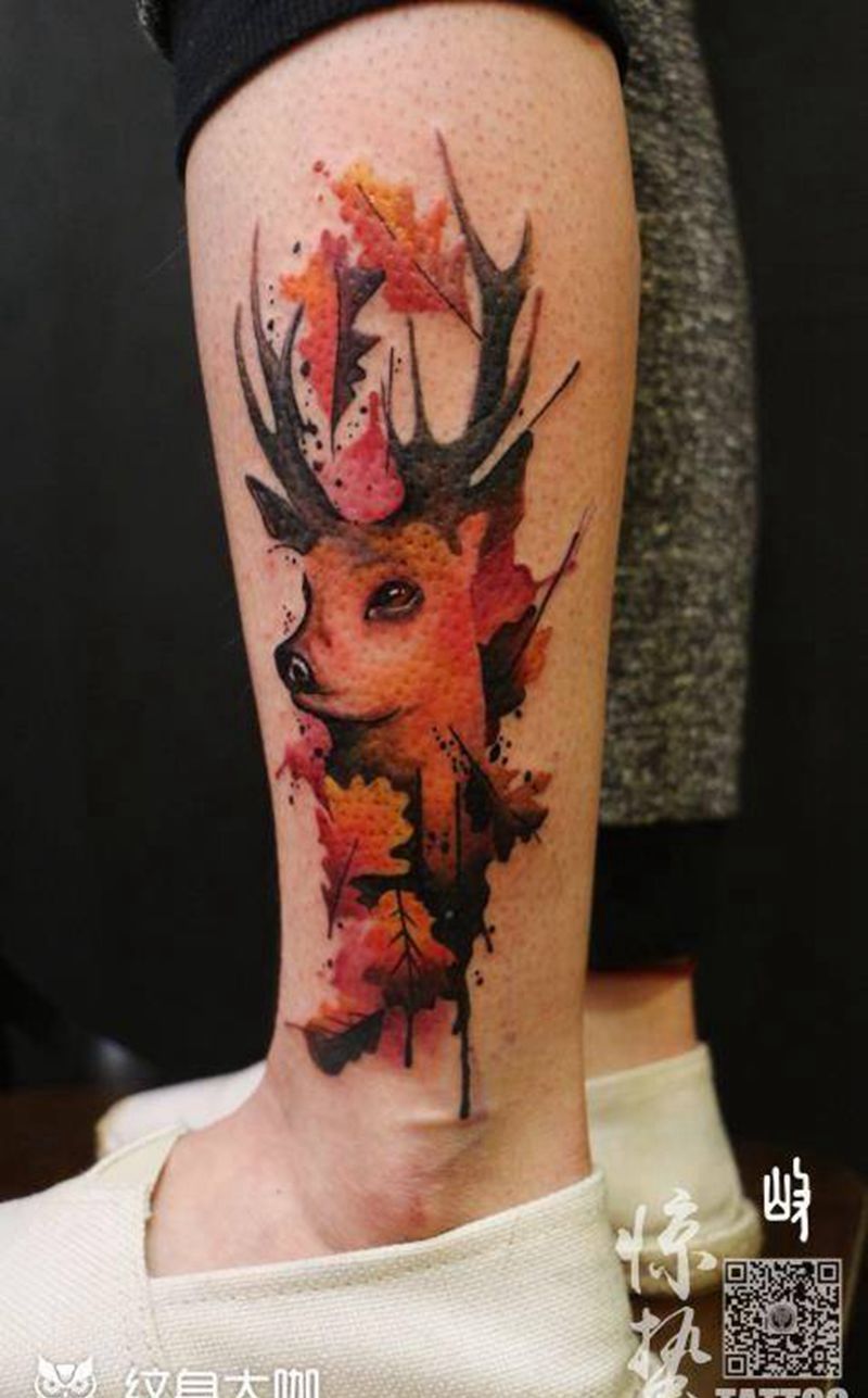 色彩鹿头纹身图片_成品腿部清新动物纹身图案