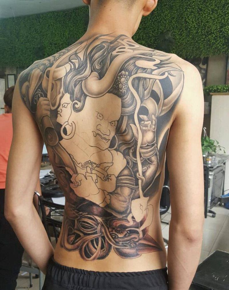 满背纹身图片
