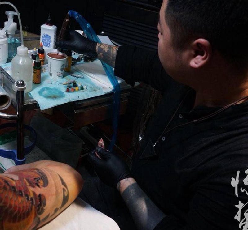 修改旧图，未完纹身图片_成品手臂传统惊蛰刺青动物纹身图案