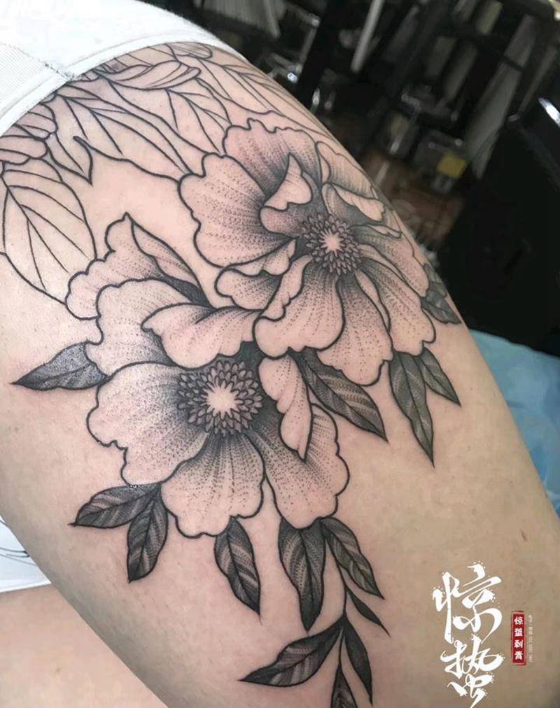 大腿羊头与花纹身图片_腿部纹身图案