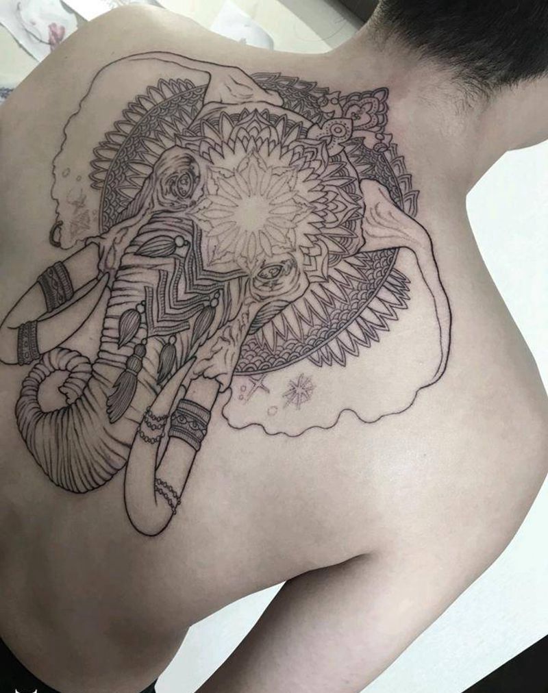 象神点刺半背纹身图片_背部点刺纹身图案